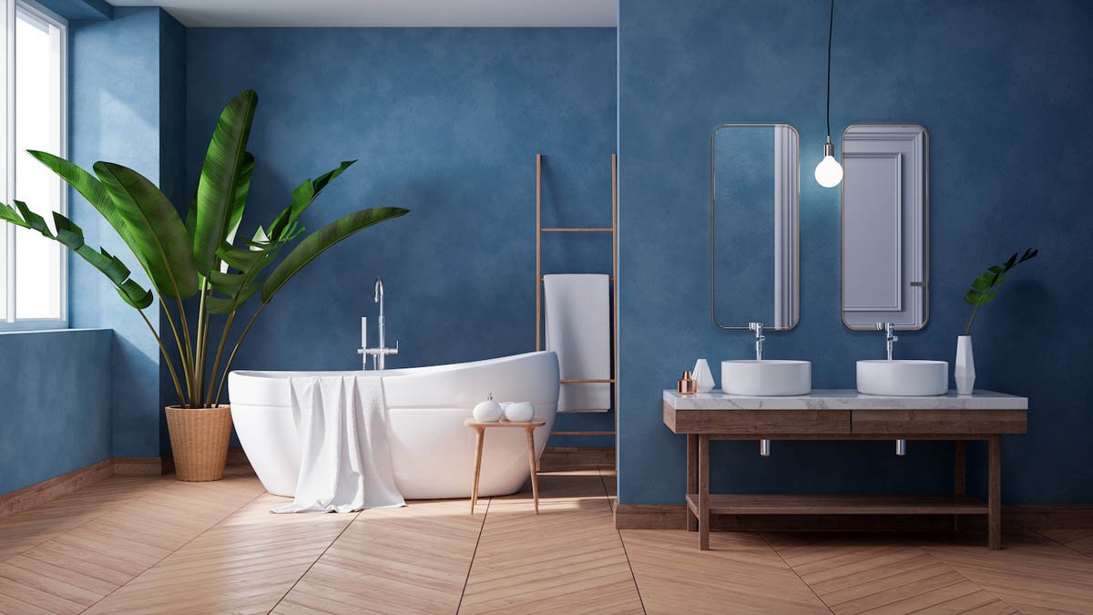 Das Bild zeigt ein luxuriöses Badezimmer mit freistehender Badewanne.